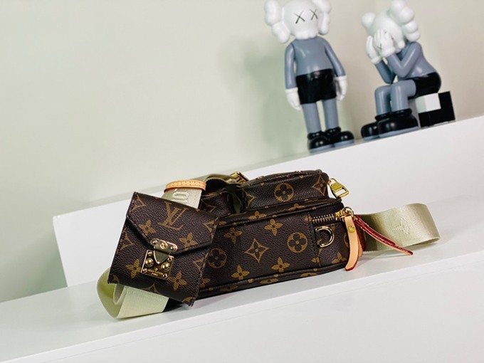 Louis Vuitton on X: #LVSS21 Geared up. The new Utility Crossbody bag from  @TWNGhesquiere's latest #LouisVuitton Collection can be worn in a myriad of  ways. Watch the Show at   /
